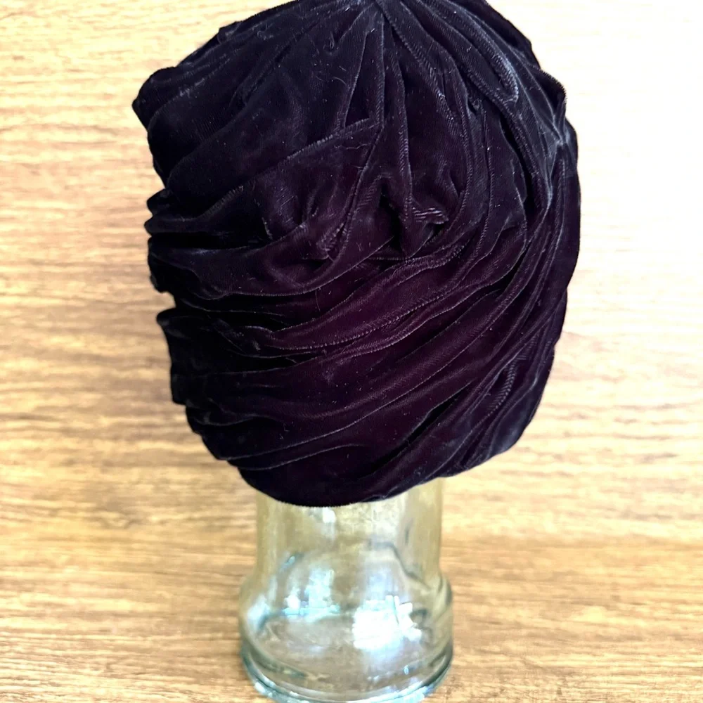 Vintage 50s Black Velvet Turban Draped Fitted Hat Film Noir Glam Art Deco OS‎